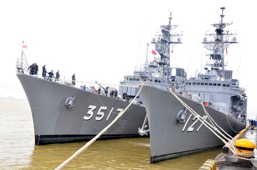 Bộ đôi tàu huấn luyện Shirayuki (TV3517) và tàu hộ tống Isoyuki (DD127)